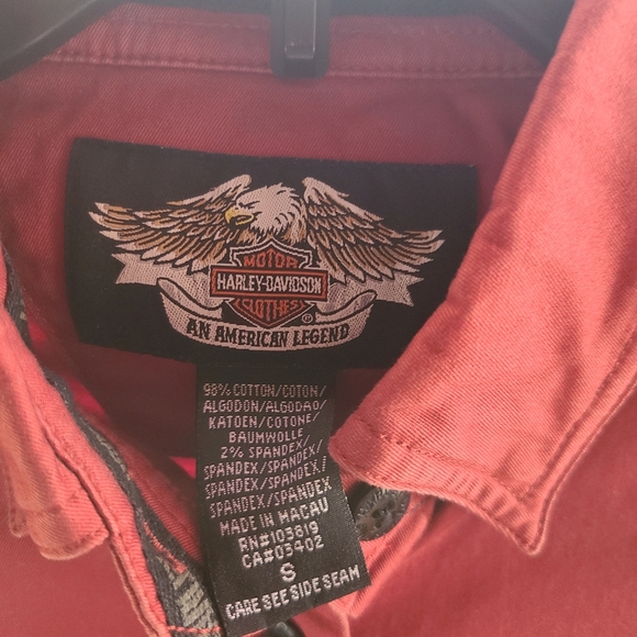 HD button down top - Picture 3 of 4